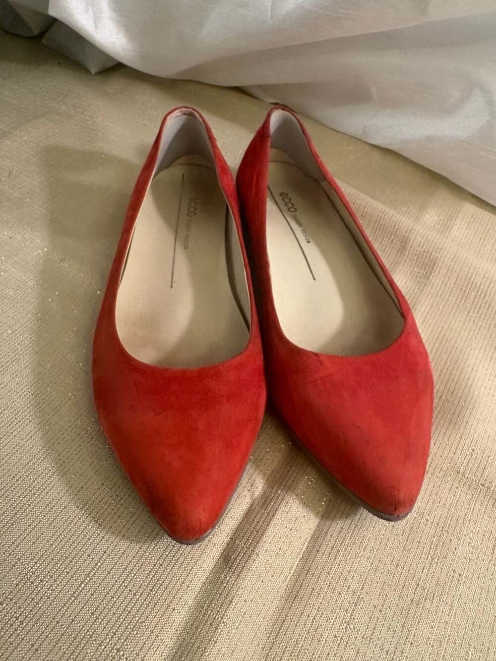 Ecco Esatto Flat Red Suede Pointed Toe Ballet Flats - Picture 2 of 10